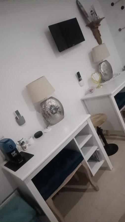 Tinnyhouse Napoli Esterno foto